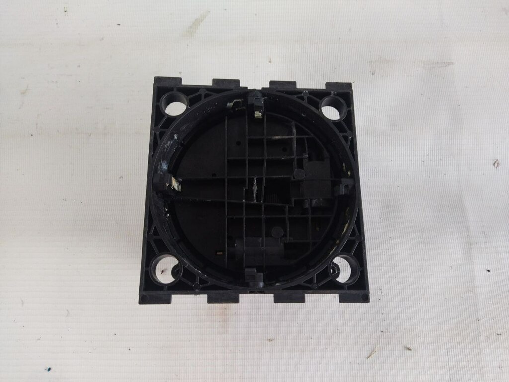 кронштейн зеркала заднего вида б/у - 2